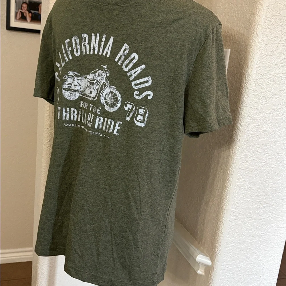 Banana Republic army green California Roads thrill ride retro graphic tee Size S